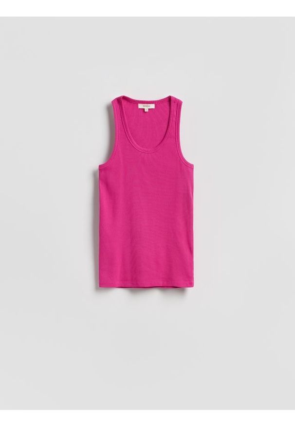 Reserved - Prążkowany top - intensywny róż. Kolor: różowy. Materiał: prążkowany