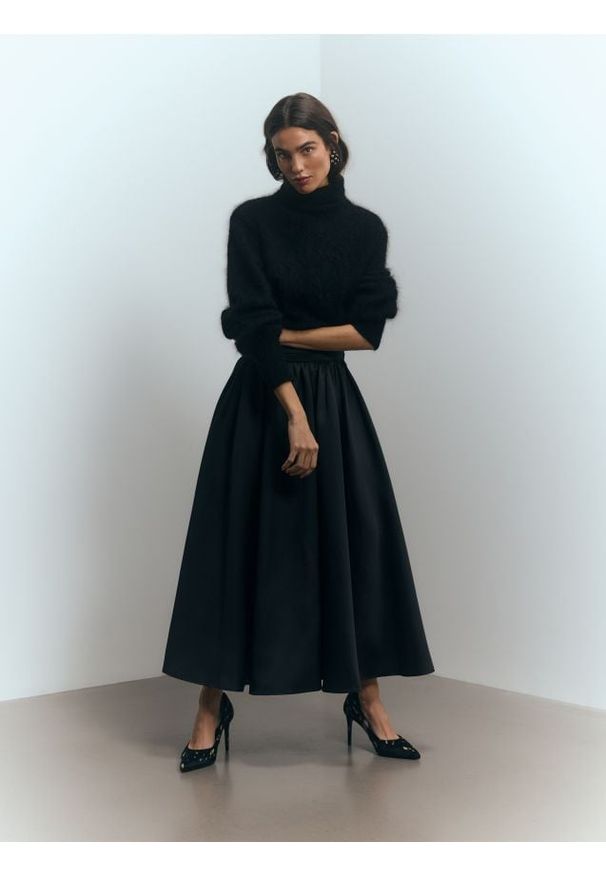 Reserved - Rozkloszowana spódnica midi - czarny. Kolor: czarny. Materiał: tkanina