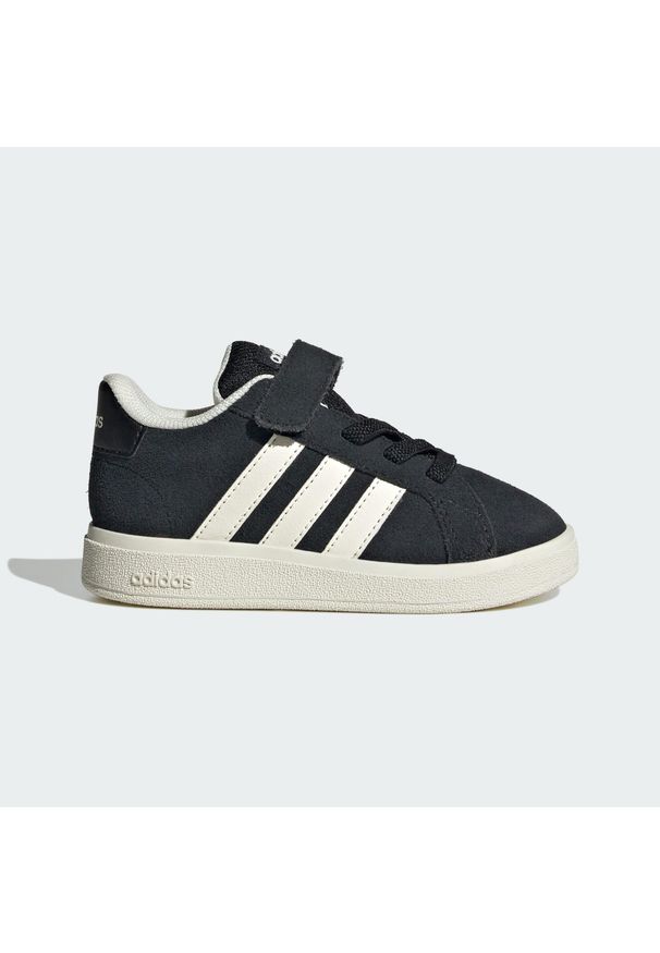 Adidas - Kapcie ADIDAS GRAND COURT 00S EL Czarny. Kolor: czarny, biały, wielokolorowy. Materiał: syntetyk, tkanina, skóra. Sport: turystyka piesza