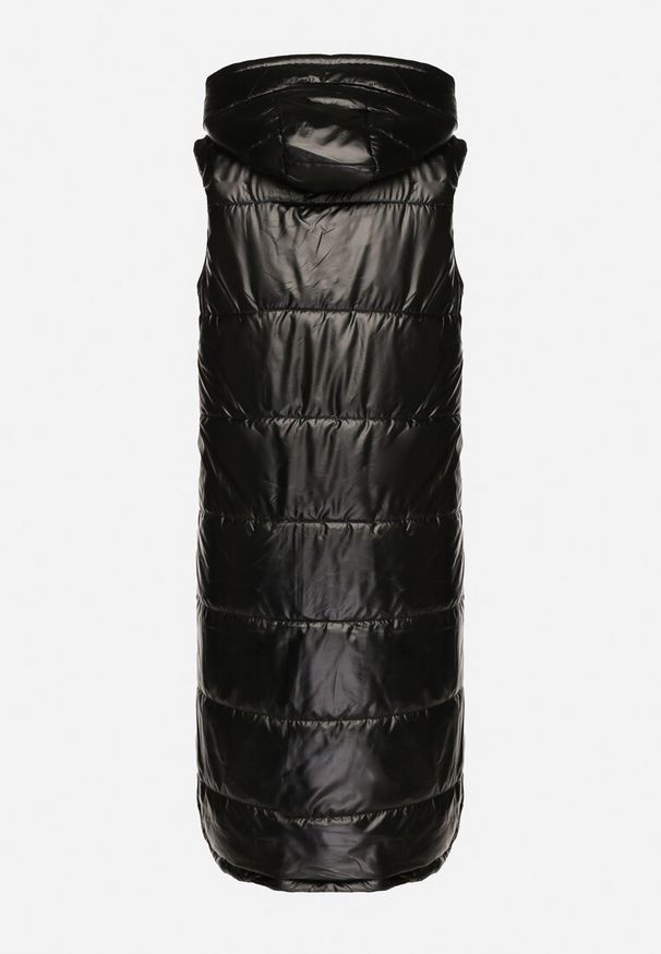 Born2be - Czarna Długa Kamizelka z Kapturem Ozdobiona Imitacją Kieszeni Mavaria. Typ kołnierza: kaptur. Kolor: czarny. Materiał: jeans. Długość: długie. Wzór: aplikacja. Sezon: wiosna, jesień. Styl: elegancki, sportowy, klasyczny