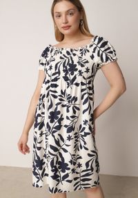 Born2be - Niebieska Wiskozowa Sukienka Hiszpanka w Kwiatowy Wzór Berinira. Okazja: na co dzień. Typ kołnierza: dekolt hiszpanka. Kolor: niebieski. Materiał: wiskoza. Wzór: kwiaty. Sezon: lato. Typ sukienki: z odkrytymi ramionami, proste. Styl: casual, elegancki #1