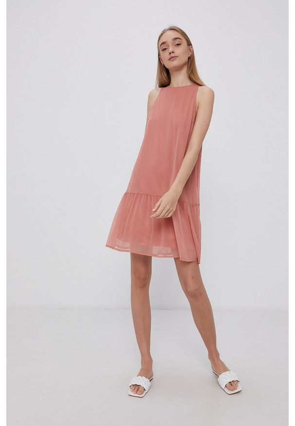 Vero Moda Sukienka kolor różowy mini rozkloszowana. Kolor: różowy. Materiał: tkanina, poliester. Typ sukienki: rozkloszowane. Długość: mini