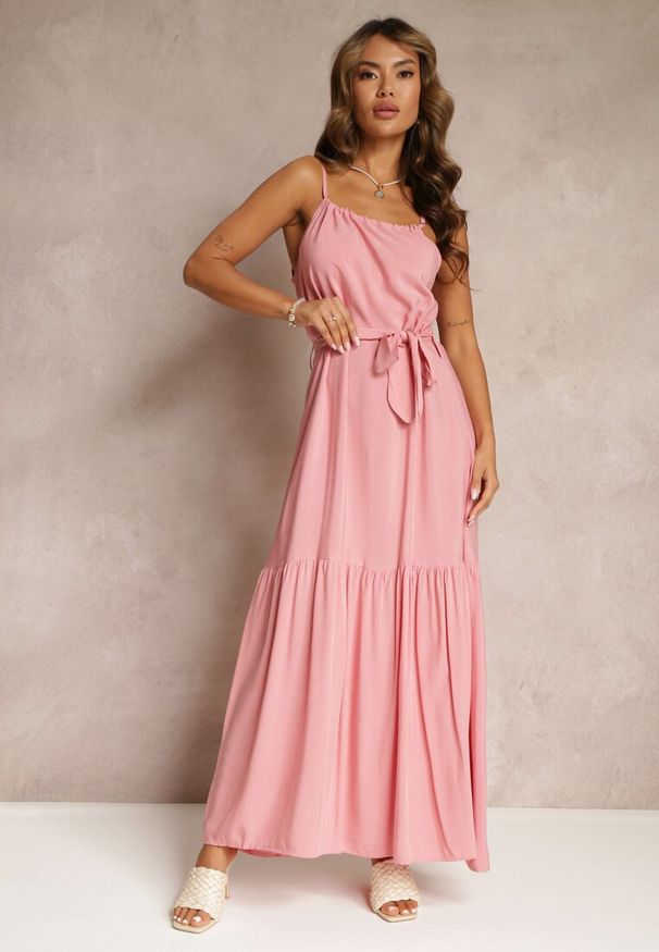 Renee - Różowa Rozkloszowana Sukienka na Ramiączkach z Wiązanym Paskiem Diadite. Kolor: różowy. Materiał: materiał, wiskoza. Długość rękawa: na ramiączkach. Sezon: lato