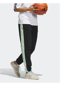 Adidas - adidas Spodnie dresowe Tape HM1530 Czarny Regular Fit. Kolor: czarny. Materiał: bawełna, dresówka #5