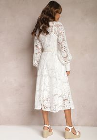Renee - Biała Koronkowa Sukienka Midi z Ozdobnym Wiązaniem Camaela. Kolor: biały. Materiał: koronka. Długość rękawa: na ramiączkach. Długość: midi #3