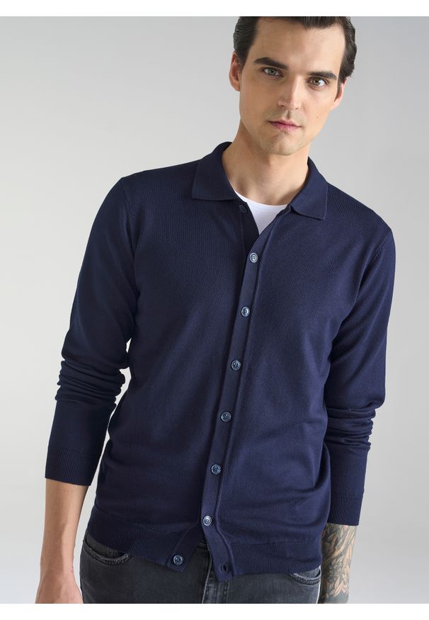 PAKO LORENTE – Granatowy kardigan z kołnierzykiem P24SF-2X-001-G-0 - Pako Lorente. Kolor: niebieski. Materiał: dzianina