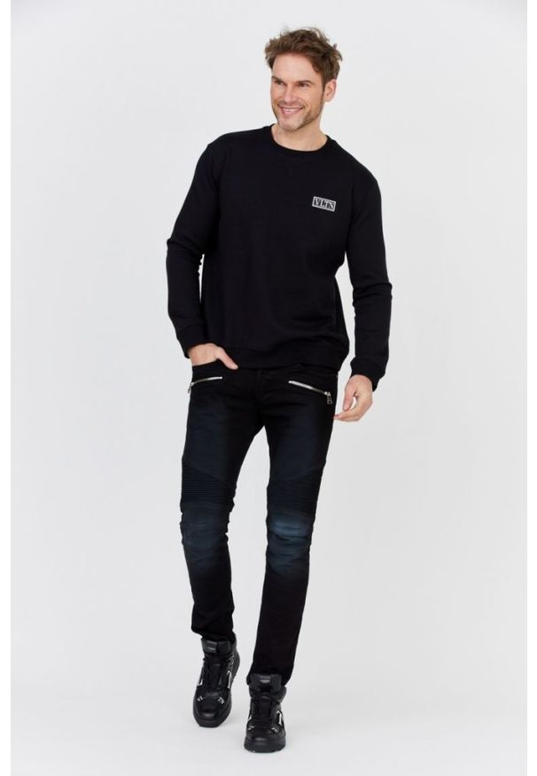 Valentino Garavani - VALENTINO GARAVANI Czarna bluza męska z logo vltn, Rozmiar XL. Kolor: czarny. Materiał: prążkowany. Wzór: aplikacja