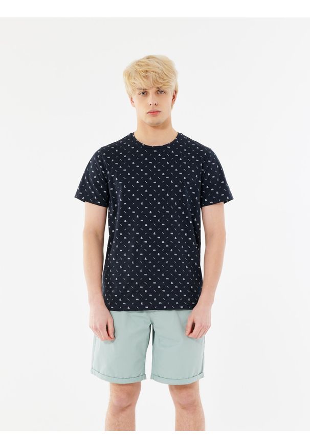 outhorn - T-shirt z nadrukiem męski. Okazja: na co dzień. Materiał: bawełna, dzianina, materiał. Wzór: nadruk. Styl: casual, wakacyjny