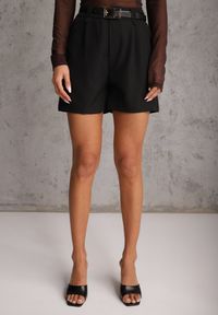 Renee - Czarne Szorty Bermudy Ozdobione Paskiem i Metaliczną Klamrą Tinalin. Okazja: na co dzień. Kolor: czarny. Wzór: aplikacja. Sezon: wiosna. Styl: casual, elegancki #5