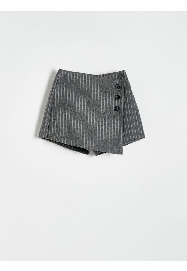 Reserved - Szorty imitujące spódnicę - ciemnoszary. Kolor: szary. Materiał: dzianina, wiskoza