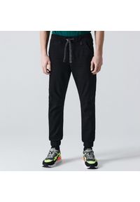 Cropp - Czarne joggery jeansowe męskie - Czarny. Kolor: czarny #1