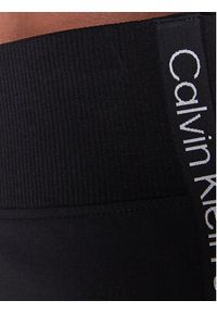 Calvin Klein Jeans Szorty sportowe J20J220683 Czarny Slim Fit. Kolor: czarny. Materiał: syntetyk