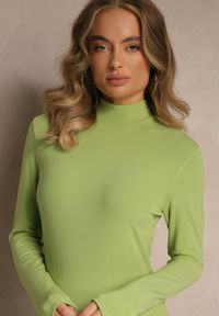 Renee - Zielona Casualowa Bluzka z Golfem Longsleeve Ralaia. Okazja: na co dzień. Typ kołnierza: golf. Kolor: zielony. Materiał: jeans. Długość rękawa: długi rękaw. Styl: casual #2