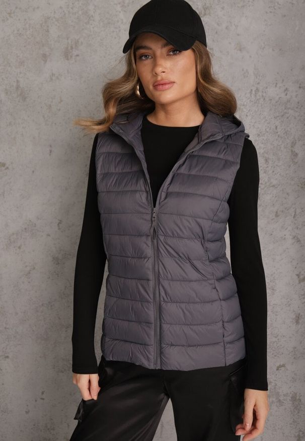 Renee - Szara Przejściowa Kamizelka z Pikowaniem i Kapturem Neatwenna. Okazja: na co dzień. Typ kołnierza: kaptur. Kolor: szary. Materiał: jeans. Styl: casual, elegancki, sportowy