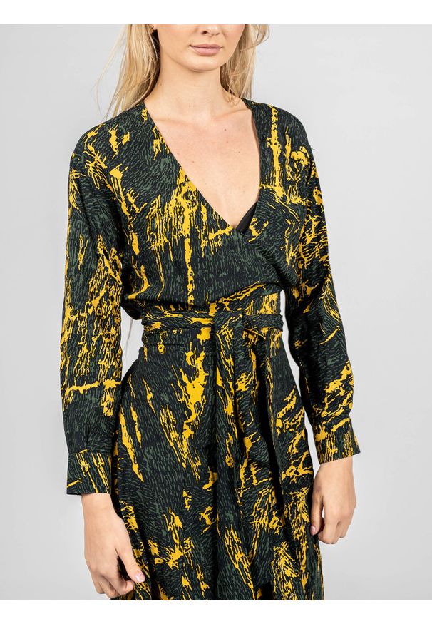 Pinko Sukienka "Utilizzare" | 1N13FB A00Z | Utilizzare | Kobieta | Żółty, Zielony. Kolor: zielony, wielokolorowy, żółty. Materiał: wiskoza. Długość rękawa: długi rękaw. Wzór: aplikacja. Typ sukienki: kopertowe. Długość: midi