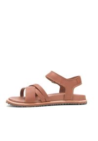 Buty eleganckie damskie Kamik Sadie. Zapięcie: klamry. Kolor: brązowy. Materiał: guma, skóra
