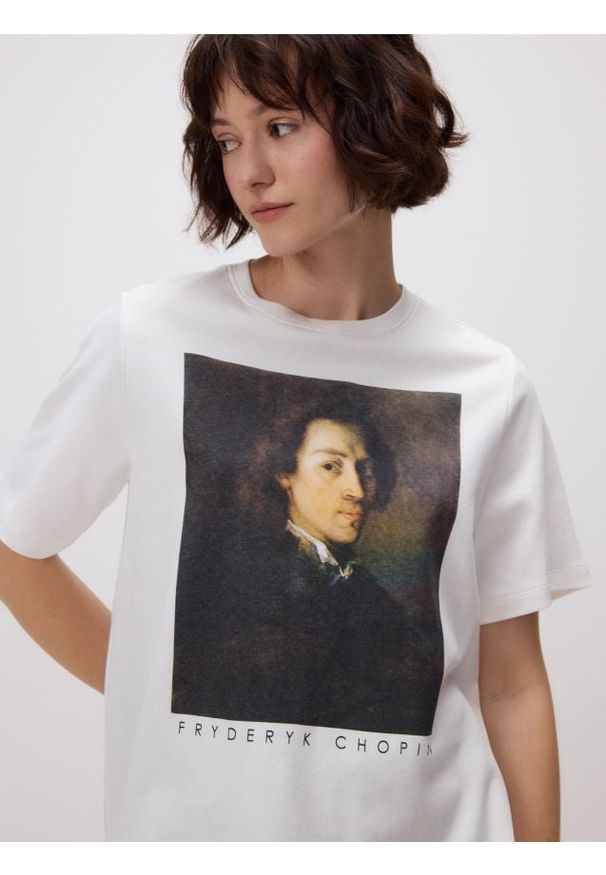 Reserved - T-shirt z nadrukiem - złamana biel. Materiał: dzianina, bawełna. Wzór: nadruk