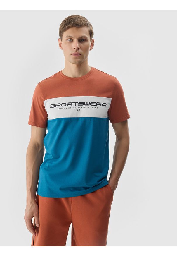 4f - 4F T-shirt z nadrukiem męski - brązowy L. Okazja: na co dzień. Kolor: brązowy. Materiał: dzianina, bawełna, jersey. Długość rękawa: krótki rękaw. Długość: krótkie. Wzór: nadruk. Styl: klasyczny, sportowy, casual
