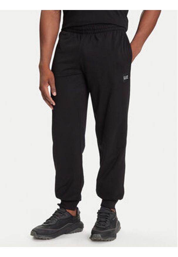 EA7 Emporio Armani Dres 7M000907 AF13512 UC001 Czarny Regular Fit. Kolor: czarny. Materiał: bawełna