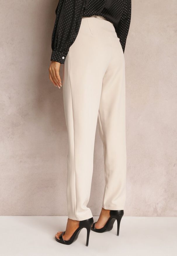Renee - Beżowe Spodnie Garniturowe High Waist z Paskiem Wenus. Okazja: na co dzień, na spotkanie biznesowe. Stan: podwyższony. Kolor: beżowy. Materiał: materiał, tkanina. Wzór: gładki, jednolity. Styl: biznesowy, casual