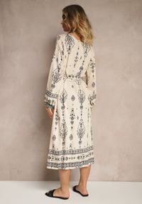 Renee - Jasnobeżowa Pudełkowa Sukienka Boho w Etniczne Wzory z Paskiem Lisalenea. Okazja: na co dzień. Kolor: beżowy. Długość rękawa: długi rękaw. Sezon: lato. Styl: boho