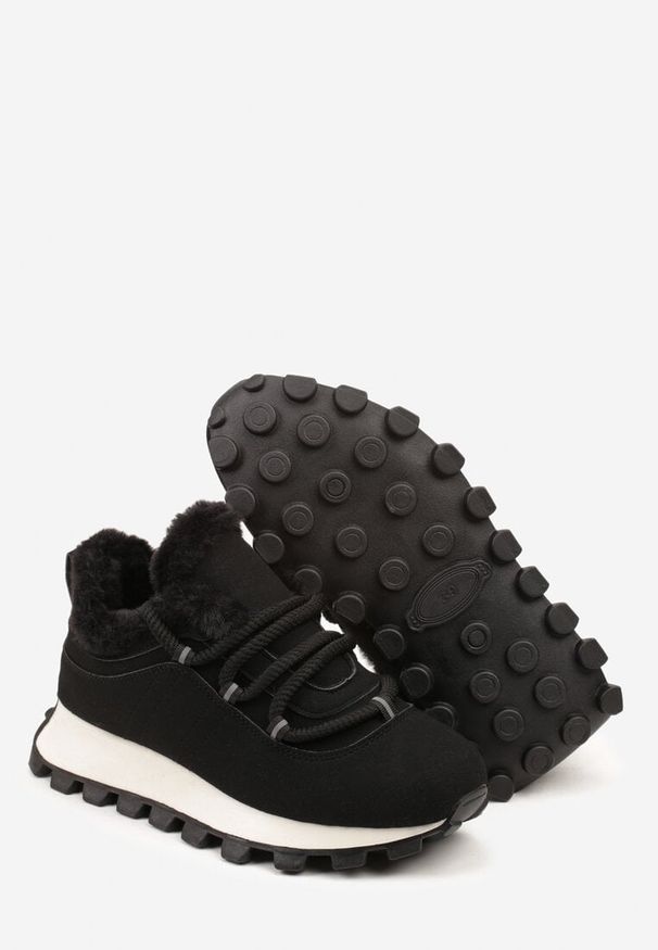 Renee - Czarne Sneakersy Typu Śniegowce na Tłoczonej Platformie Sierrna. Okazja: na co dzień, na spacer. Kolor: czarny. Materiał: skóra. Sezon: zima. Obcas: na platformie. Sport: turystyka piesza