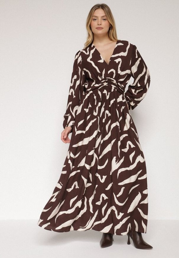 Born2be - Brązowa Rozkloszowana Sukienka z Wiskozą Netania. Okazja: na co dzień. Kolor: brązowy. Materiał: wiskoza. Długość rękawa: długi rękaw. Typ sukienki: proste. Styl: casual