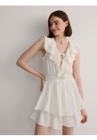 Reserved - Sukienka mini z falbanami - złamana biel. Materiał: wiskoza, bawełna, tkanina. Wzór: gładki. Długość: mini