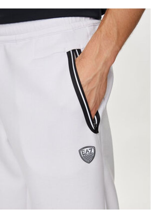 EA7 Emporio Armani Szorty sportowe 8NPS08 PJ4EZ 1100 Biały Regular Fit. Kolor: biały. Materiał: syntetyk. Styl: sportowy