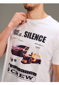 Sinsay - Bawełniana koszulka z nadrukiem - biały. Kolor: biały. Materiał: bawełna. Wzór: nadruk #1