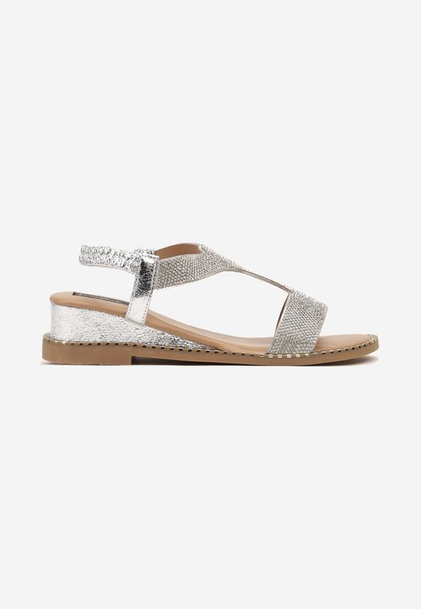Renee - Srebrne Sandały w Stylu Boho na Korkowym Koturnie z Cyrkoniami Zanawa. Zapięcie: pasek. Kolor: srebrny. Wzór: aplikacja. Obcas: na koturnie. Styl: boho