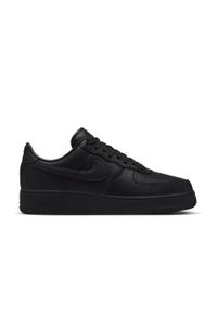 Buty do chodzenia męskie Nike Air Force 1 07. Zapięcie: sznurówki. Kolor: czarny. Materiał: guma, syntetyk, materiał. Szerokość cholewki: normalna. Model: Nike Air Force. Sport: turystyka piesza