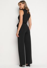Born2be - Czarny Kopertowy Kombinezon z Wiskozą Wiązany Materiałowym Paskiem Iadela. Kolor: czarny. Materiał: materiał, wiskoza. Sezon: lato. Styl: elegancki #6