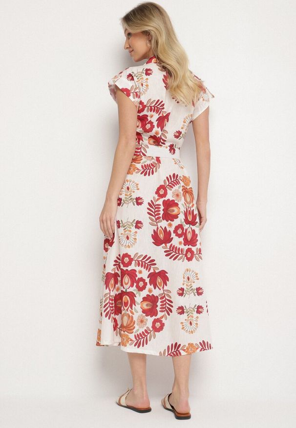 Born2be - Bordowa Sukienka z Wiskozą o Koszulowym Kroju z Paskiem z Klamrą Nitasiela. Okazja: na co dzień. Typ kołnierza: dekolt w kształcie V. Kolor: czerwony. Materiał: wiskoza. Długość rękawa: krótki rękaw. Typ sukienki: koszulowe. Styl: casual, klasyczny