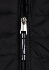 Born2be - Czarna Pikowana Kurtka Przejściowa z Kapturem z Lamówką i Ściągaczami Zidara. Okazja: na spacer. Typ kołnierza: kaptur. Kolor: czarny. Materiał: poliester, jeans, dresówka #8