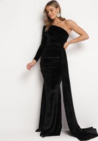 Born2be - Czarna Asymetryczna Sukienka Maxi na Jedno Ramie Wistel. Kolor: czarny. Typ sukienki: asymetryczne. Długość: maxi