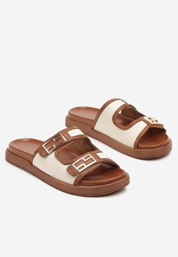 Born2be - Brązowo-Beżowe Klapki z Metaliczną Ozdobą Tolirissa. Okazja: na co dzień. Kolor: brązowy. Materiał: jeans. Wzór: aplikacja. Obcas: na obcasie. Styl: klasyczny, casual. Wysokość obcasa: niski