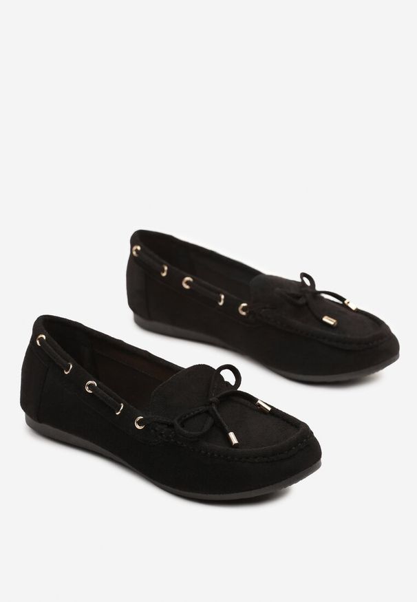 Renee - Czarne Mokasyny z Ekozamszu Zdobione Wiązaniem z Kokardą Sonilora. Okazja: na co dzień. Kolor: czarny. Materiał: jeans. Wzór: aplikacja. Obcas: na obcasie. Styl: casual, elegancki. Wysokość obcasa: niski