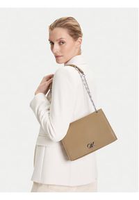 Calvin Klein Torebka Ck Medium Conv Chain Bag K60K612810 Beżowy. Kolor: beżowy. Materiał: skórzane
