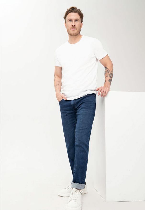 Volcano - Jeansowe spodnie męskie, ciemnoniebieskie, Reguar Fit, D-JERRY 49. Kolekcja: plus size. Kolor: wielokolorowy, niebieski, szary. Wzór: paski