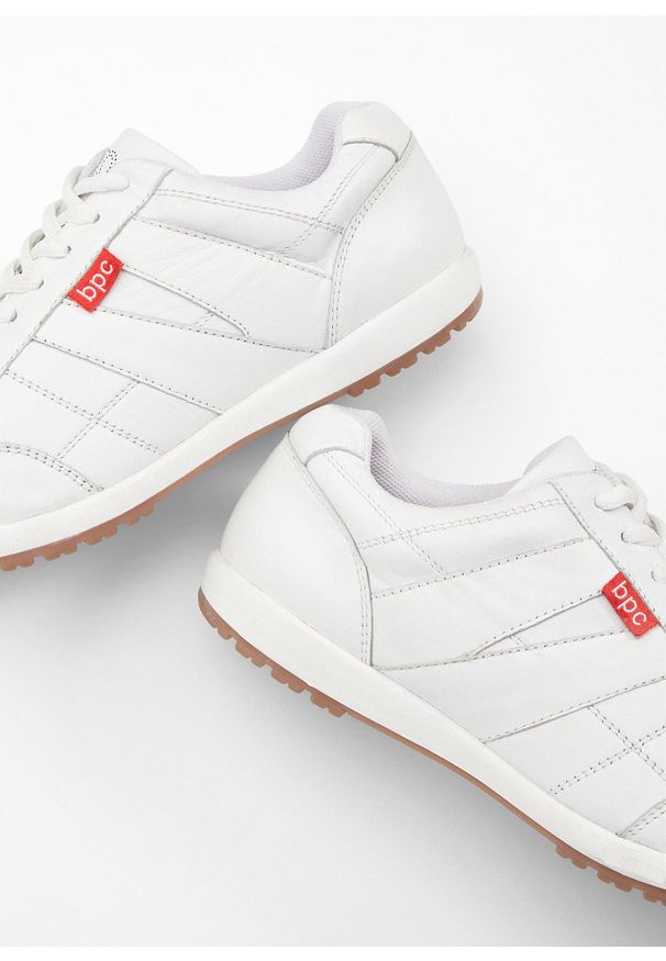 bonprix - Sneakersy skórzane. Okazja: na co dzień. Kolor: biały. Materiał: skóra