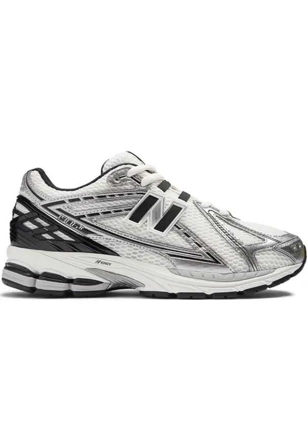 New Balance M1906RER Sneakersy unisex. Kolor: srebrny. Materiał: syntetyk. Szerokość cholewki: normalna. Sezon: lato