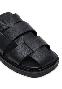 Calvin Klein Jeans Klapki Sq Molded Sandal Fisherman YM0YM01220 Czarny. Kolor: czarny. Materiał: skóra