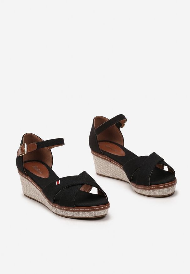 Born2be - Czarne Sandały Espadryle na Plecionym Koturnie Zapinane Wokół Kostki Zatanna. Okazja: na spacer, na plażę, na imprezę. Kolor: czarny. Materiał: len. Sezon: lato. Obcas: na koturnie. Styl: elegancki