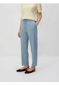 Reserved - Spodnie z kantem - jasnoniebieski. Kolor: niebieski. Materiał: tkanina, wiskoza #1