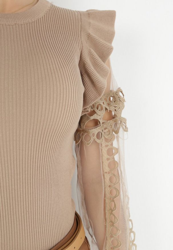 Born2be - Ciemnobeżowy Sweter z Prążkowanej Dzianiny i Koronką Mavo. Kolor: beżowy. Materiał: dzianina, prążkowany, koronka. Wzór: koronka. Styl: klasyczny, elegancki