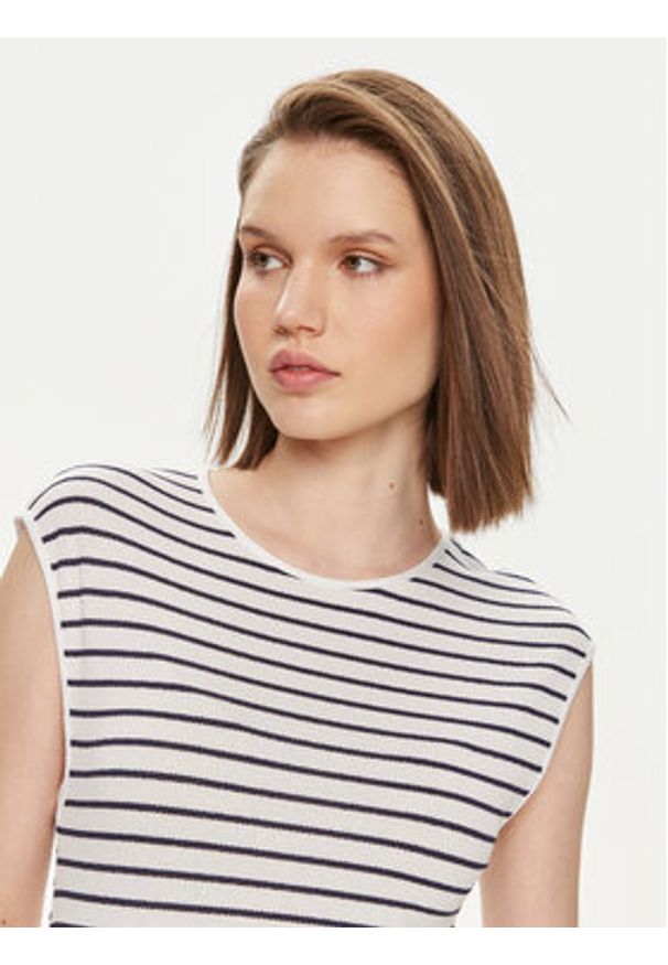 United Colors of Benetton - United Colors Of Benetton T-Shirt 3NRAD107J Granatowy Regular Fit. Kolor: niebieski. Materiał: wiskoza