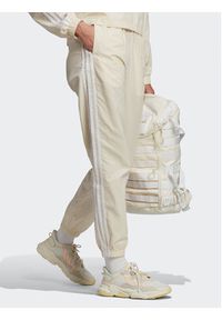 Adidas - adidas Spodnie dresowe adicolor lassics Poplin Track HL9309 Écru Regular Fit. Materiał: bawełna #3