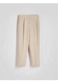 Reserved - Spodnie z mankietami - beżowy. Kolor: beżowy. Materiał: tkanina, wiskoza #1