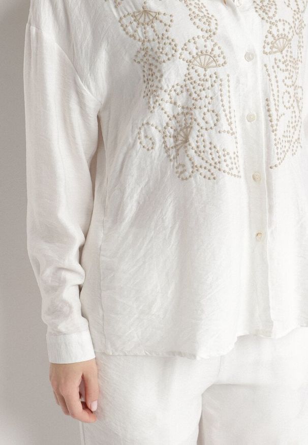 Born2be - Biały Komplet z Luźną Koszulą z Haftem i Szerokimi Spodniami z Wiskozą Ivelabia. Kolor: biały. Materiał: wiskoza. Wzór: haft